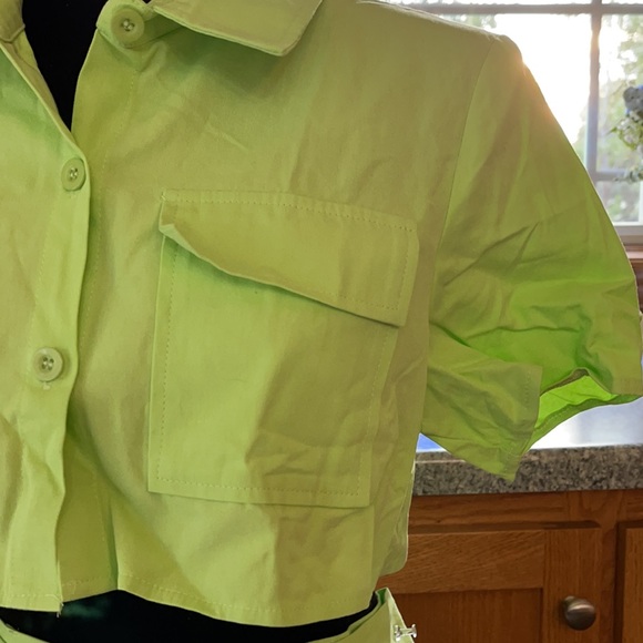 Short and crop top outfit - Picture 2 of 7